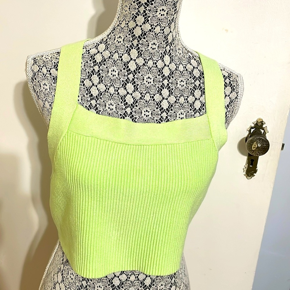 House of Harlow 1960 lime green crop top on size XL NWT.